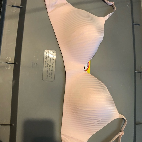 Victoria secrete wireless T-shirt bra - Picture 2 of 6